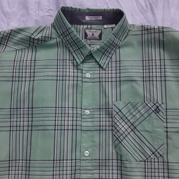 Volcom button down - Picture 2 of 3